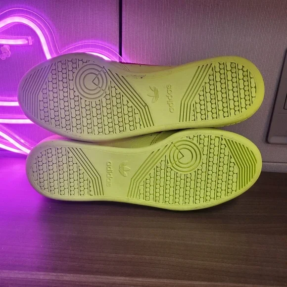 Size 9.5 - Mens adidas Continental 80 Semi-Frozen Yellow 2018 - Picture 4 of 5